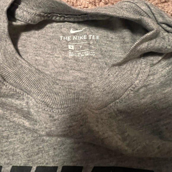 Women’s Nike Tee - Picture 2 of 2